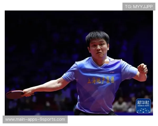 媒体关注樊振东强势晋级，教练合影成社交热点，樊振东领队